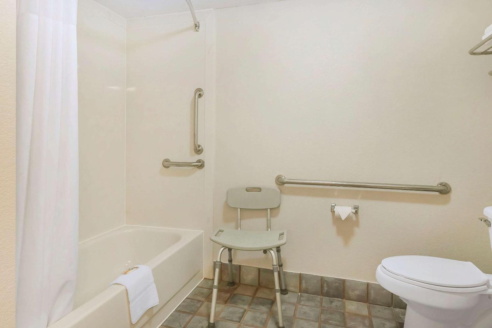 Quality Inn Charleston - Sikeston Екстер'єр фото