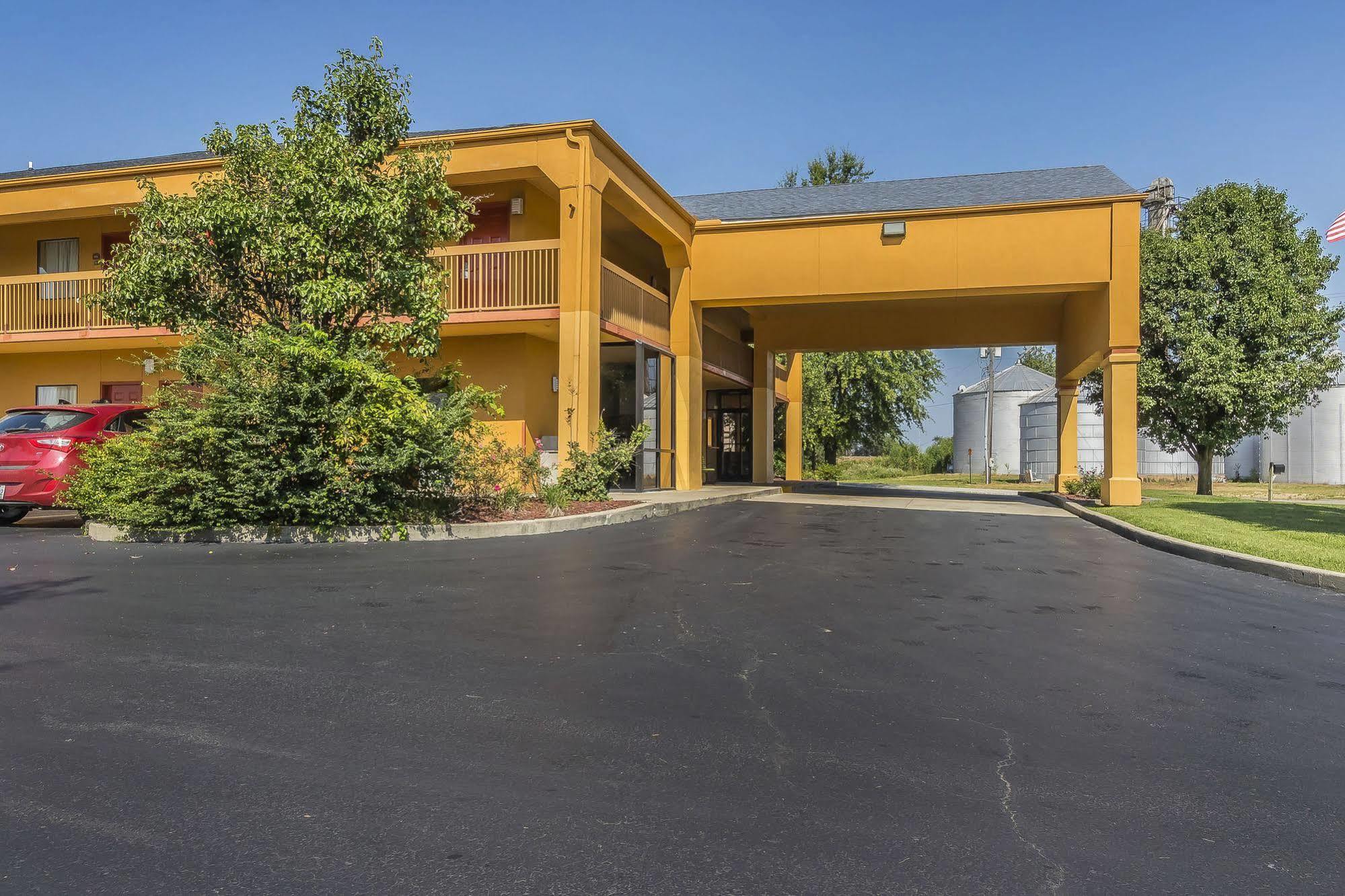 Quality Inn Charleston - Sikeston Екстер'єр фото
